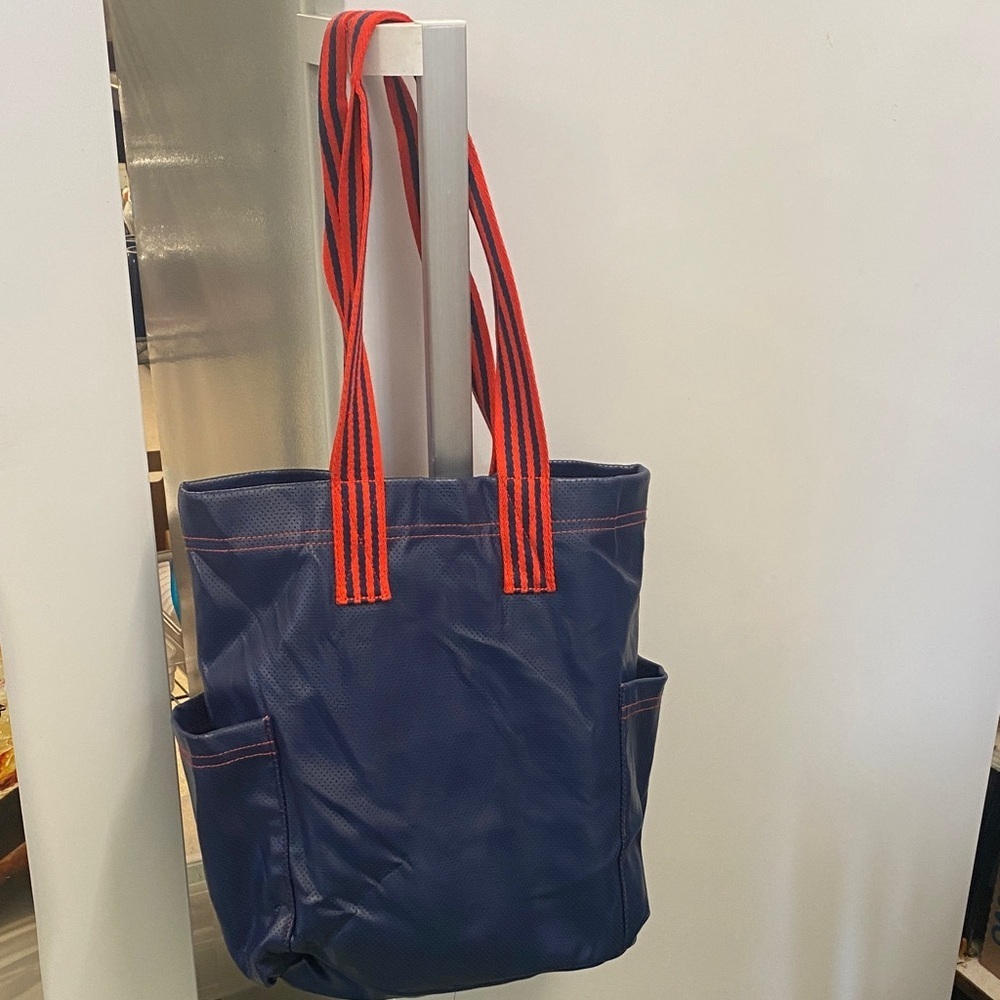 Universal Thread Blue and Red Accessory